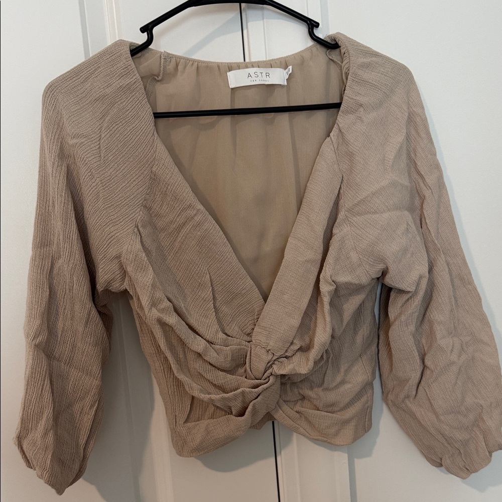 ASTR the label Twist-Front Beige Blouse with Balloon Sleeves
